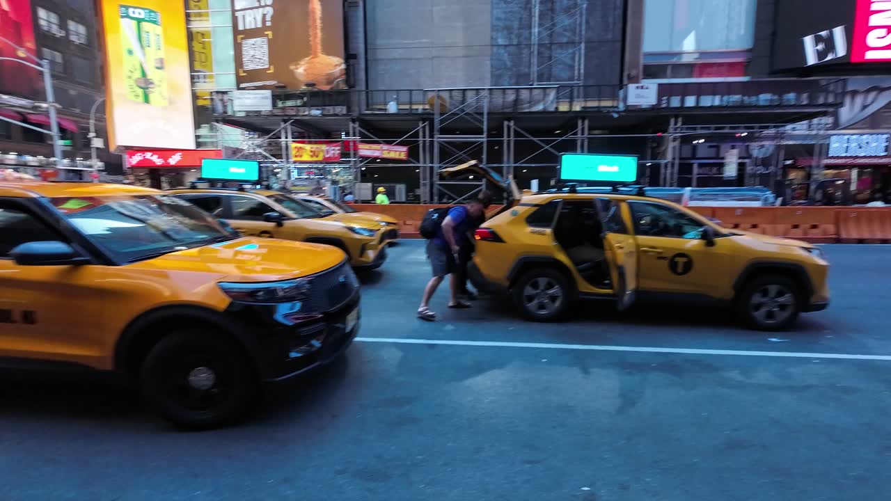 New York street walk streamed from Video CDN with on-the-fly HLS packaging
